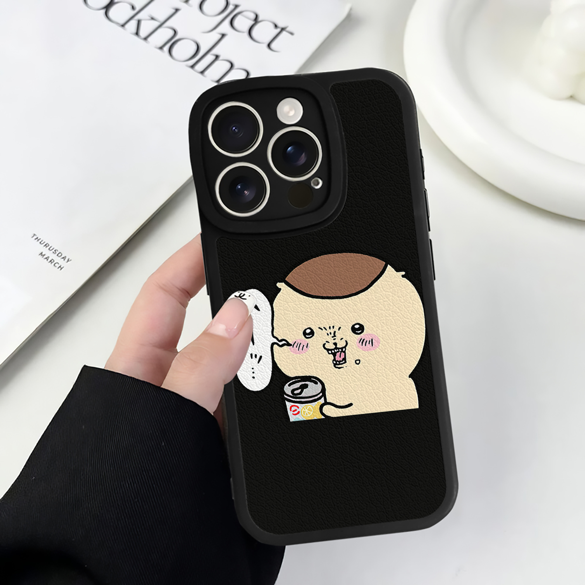 （画像用） ちいかわ くりまんじゅう Chii-kawa kuri manjū 【iPhone 16シリーズ対応】シリコンスマホケース（レザー調） 材質：シリコン
